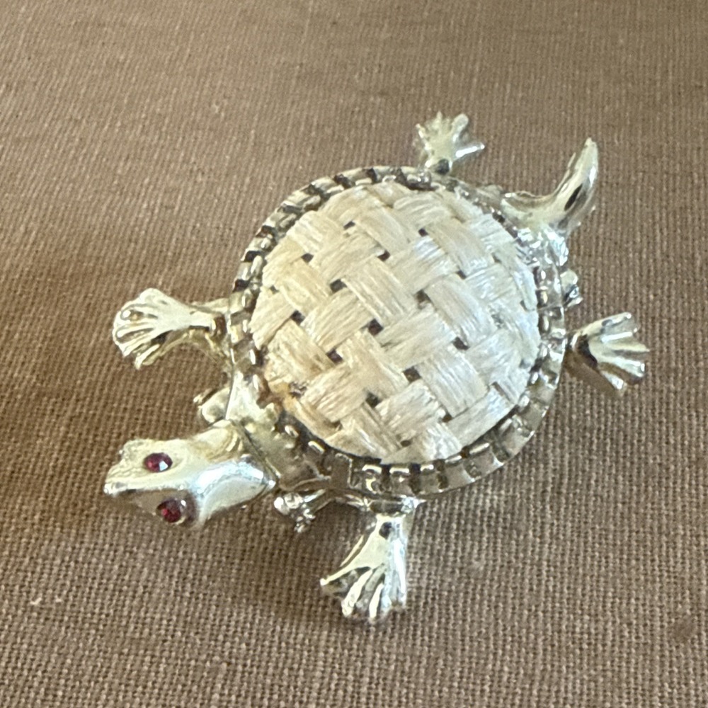 Vintage Gold Tone Turtle Animal Gold Tone Locket Brooch Pin Fast Ship